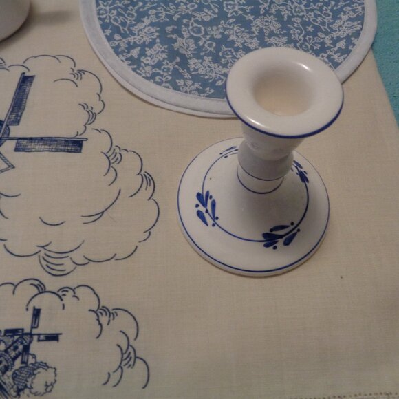 VINTAGE RETRO POTTERY SUGAR BLUE WHITE CANDLEHOLDER DUTCH LINEN ROLL HOL… - Picture 8 of 9